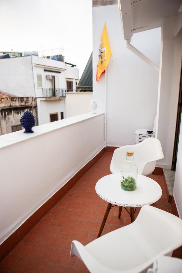 Casa Vacanze Terrasini Duomo Exteriör bild